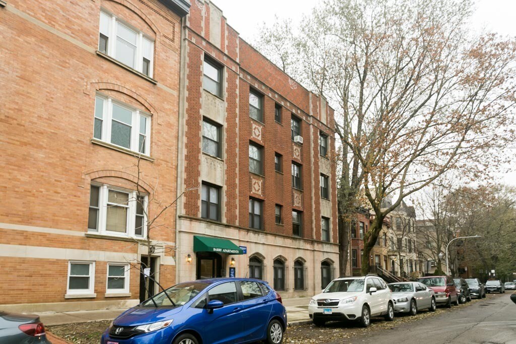 640 W Barry Ave in Chicago, IL - Foto de edificio