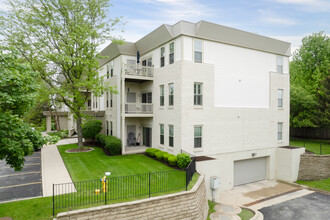 Delaware Place II in Gurnee, IL - Building Photo - Building Photo