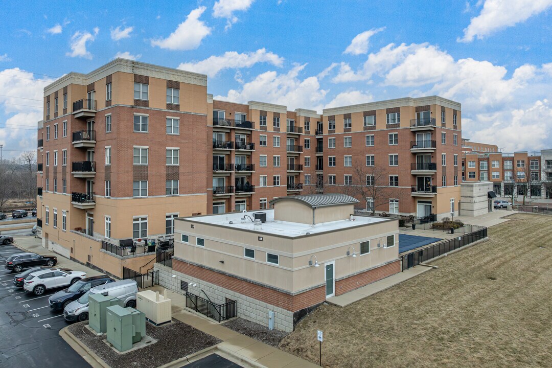 West Market Street Condominiums in Willow Springs, IL - Building Photo