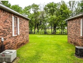 205 W Parks St in Prairie Grove, AR - Building Photo - Building Photo