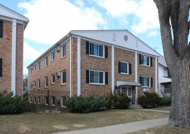 2510 Grand Ave S in Minneapolis, MN - Foto de edificio - Building Photo