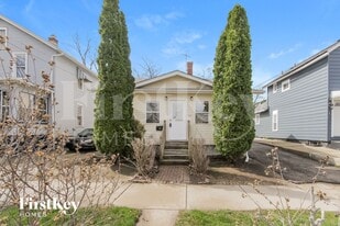 515 Columbia St in Aurora, IL - Building Photo