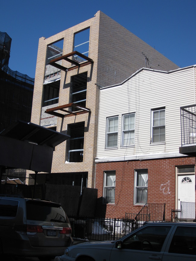 1425 43rd St in Brooklyn, NY - Building Photo - Building Photo