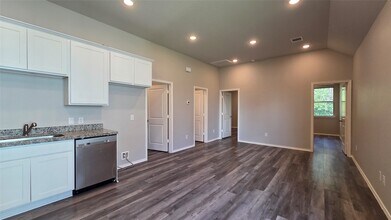 233 Ridgeside Ct in Montgomery, TX - Foto de edificio - Building Photo