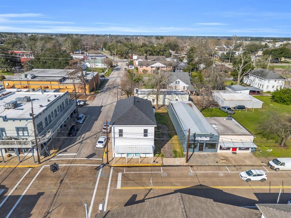 401 E Main St in Humble, TX - Building Photo