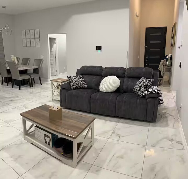 3402 Las Vistas Ln in Progreso Lakes, TX - Foto de edificio - Building Photo