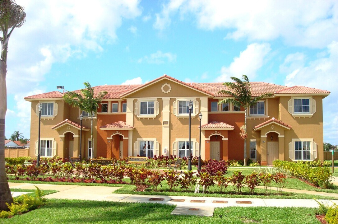 17906 NW 59th Ave in Hialeah, FL - Building Photo