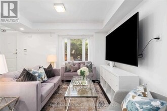 320 John St. in Markham, ON - Building Photo - Building Photo