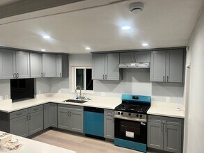 12829 Doty Ave in Hawthorne, CA - Foto de edificio - Building Photo