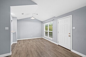 8 Hideaway Dr in Friendswood, TX - Building Photo - Building Photo