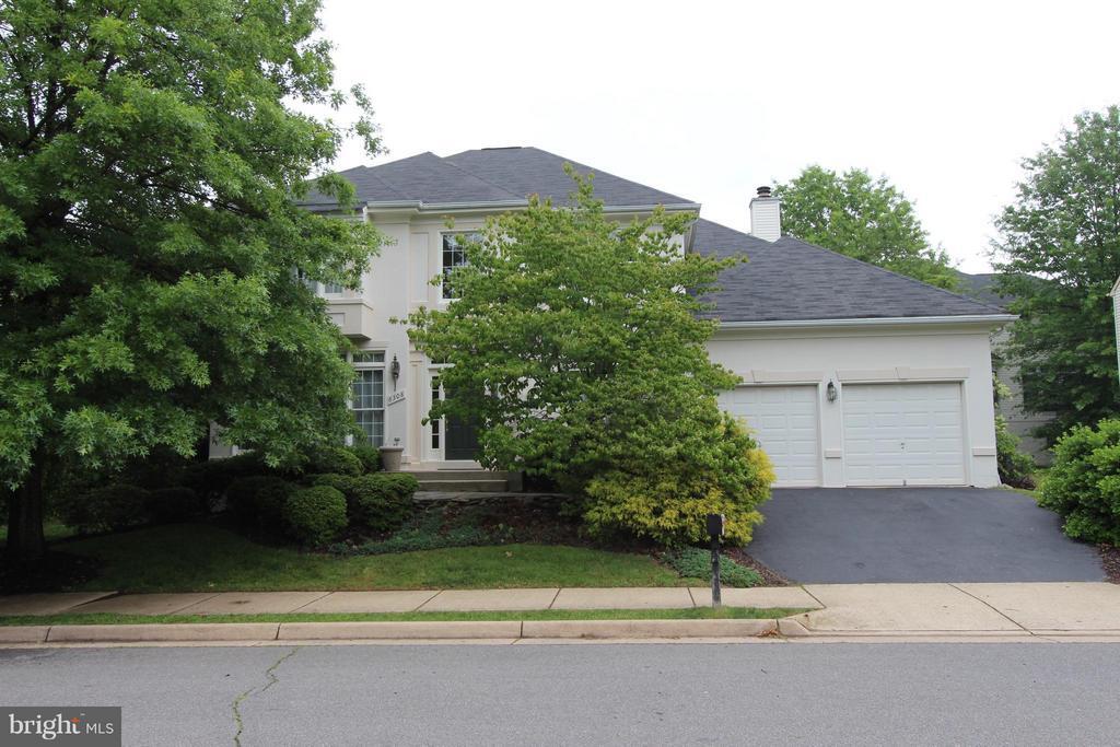 8308 Wolftrap Rd in Vienna, VA - Building Photo