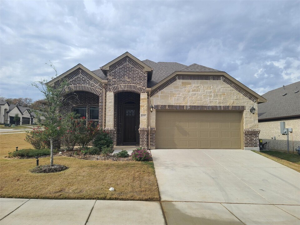 10317 Linger Ln in Keller, TX - Building Photo