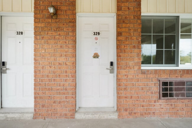The Terrace on Lundy's in Niagara Falls, ON - Building Photo - Building Photo