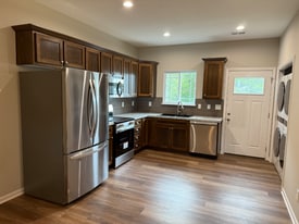 842 E 8th St in Ottawa, KS - Building Photo