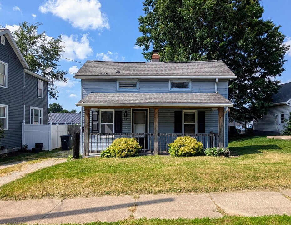 2849 Trenton Rd in Akron, OH - Building Photo