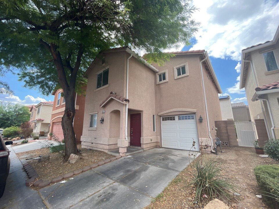 1913 Joyful St in Las Vegas, NV - Building Photo