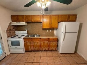 541 Springwood Dr in Forest Park, GA - Building Photo - Building Photo