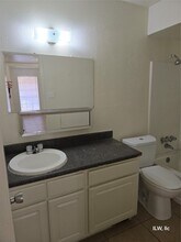 830 Victoria Dr in Houston, TX - Building Photo - Building Photo