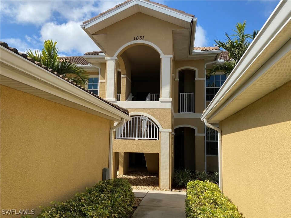 1051 Winding Pines Circle in Cape Coral, FL - Building Photo