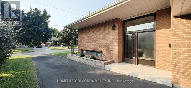 131 Broadlands Blvd in Toronto, ON - Building Photo - Building Photo