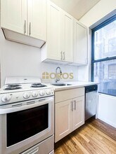 700 E 9th St, Unit 11 in New York, NY - Foto de edificio - Building Photo