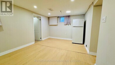 435 Cummer Ave in Toronto, ON - Building Photo - Building Photo