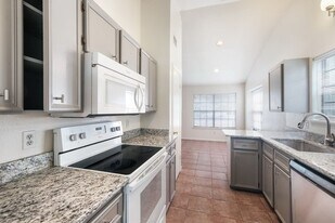 1104 Academy St in San Marcos, TX - Building Photo