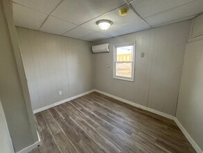 14 E 6th Ave in Hutchinson, KS - Building Photo - Building Photo