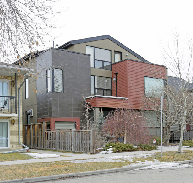 318 13th St NW in Calgary, AB - Building Photo - Primary Photo