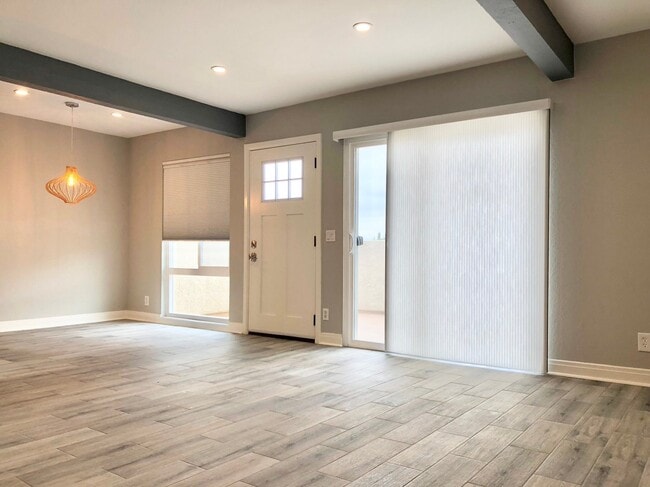 66 Oval Rd in Irvine, CA - Building Photo - Building Photo