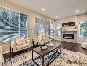 19225 Damson Rd in Lynnwood, WA - Building Photo - Building Photo