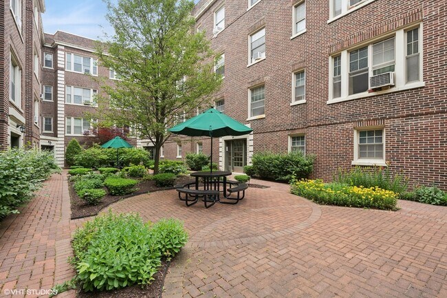445 N Lombard Ave in Oak Park, IL - Building Photo - Building Photo
