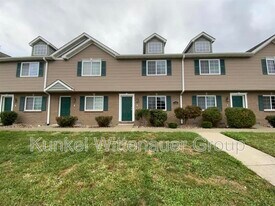 700 Fountain View Dr in Mascoutah, IL - Building Photo