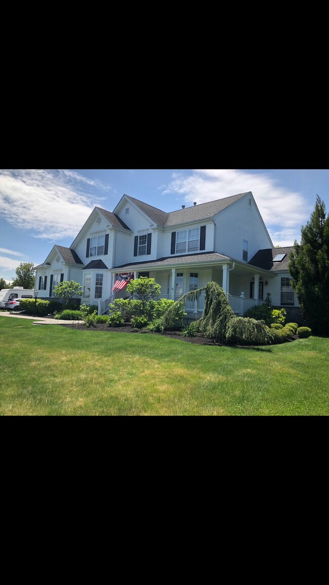 19 Merion Cir Rentals in Wading River, NY