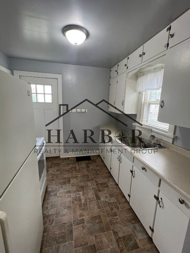 property at 508 9th Ave SW