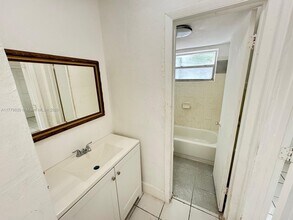201 NW 77th St in Miami, FL - Building Photo - Building Photo