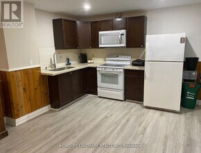 1872 Parkside Dr in Pickering, ON - Building Photo - Building Photo