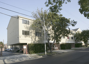 Hollywood Off-Vine Apartments in Los Angeles, CA - Building Photo - Building Photo