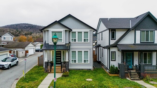 property at 4500 Stephen Leacock Dr