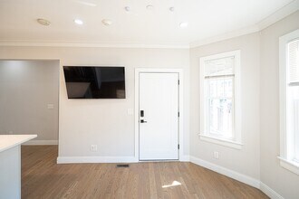 41 Fairbanks St, Unit 1 in Boston, MA - Foto de edificio - Building Photo