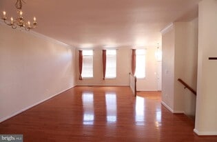 21485 Trowbridge Square in Ashburn, VA - Building Photo