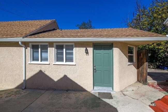 property at 10002 1/2 Pinewood Ave