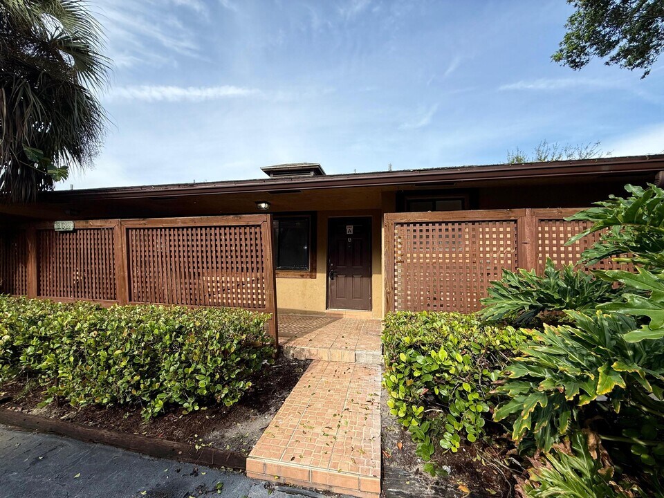 3084 Collin Dr in West Palm Beach, FL - Building Photo
