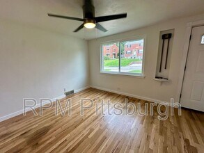 975 Elizabeth St in Pittsburgh, PA - Building Photo - Building Photo