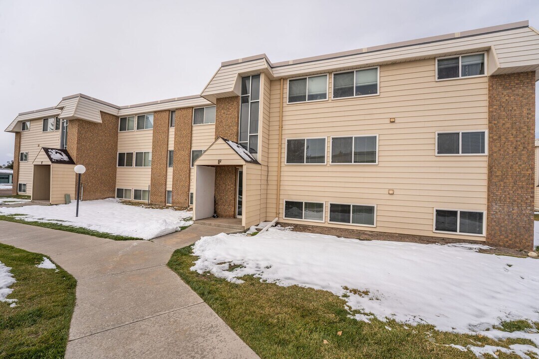 University Heights (KC-AM) in Laramie, WY - Building Photo