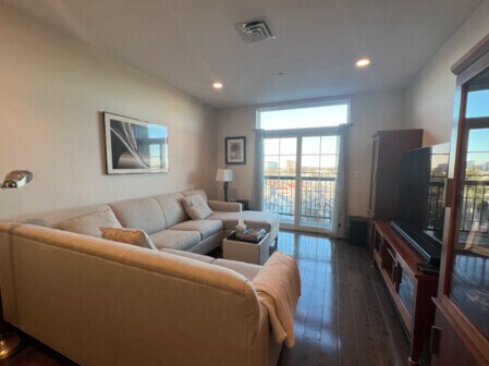 436 McGrath Hwy, Unit 414