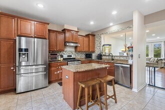 2234 S Crambourne Way in Arlington Heights, IL - Building Photo - Building Photo