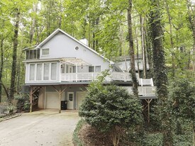 4049 Skyline Dr in Gainesville, GA - Building Photo