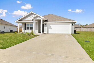 924 Sandbar Loop in Crestview, FL - Foto de edificio - Building Photo