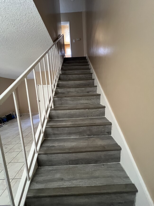 11423 Eucalyptus Ave in Hawthorne, CA - Building Photo - Building Photo